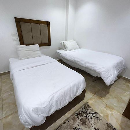 Full Pyramids View Apartment With Balcony For 8 P Kafret el-Gabal Kültér fotó