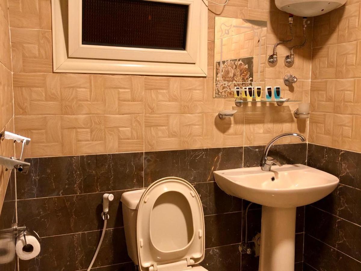 Full Pyramids View Apartment With Balcony For 8 P Kafret el-Gabal Kültér fotó